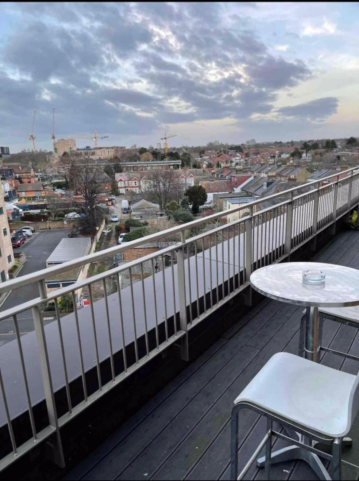 Luxury Top Floor Penthouse Apartment Near Heathrow Londyn Zewnętrze zdjęcie